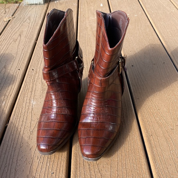Just Fab Elora buckle under boot detail cowgirl booties faux croc in brown 7.5 - Picture 4 of 16